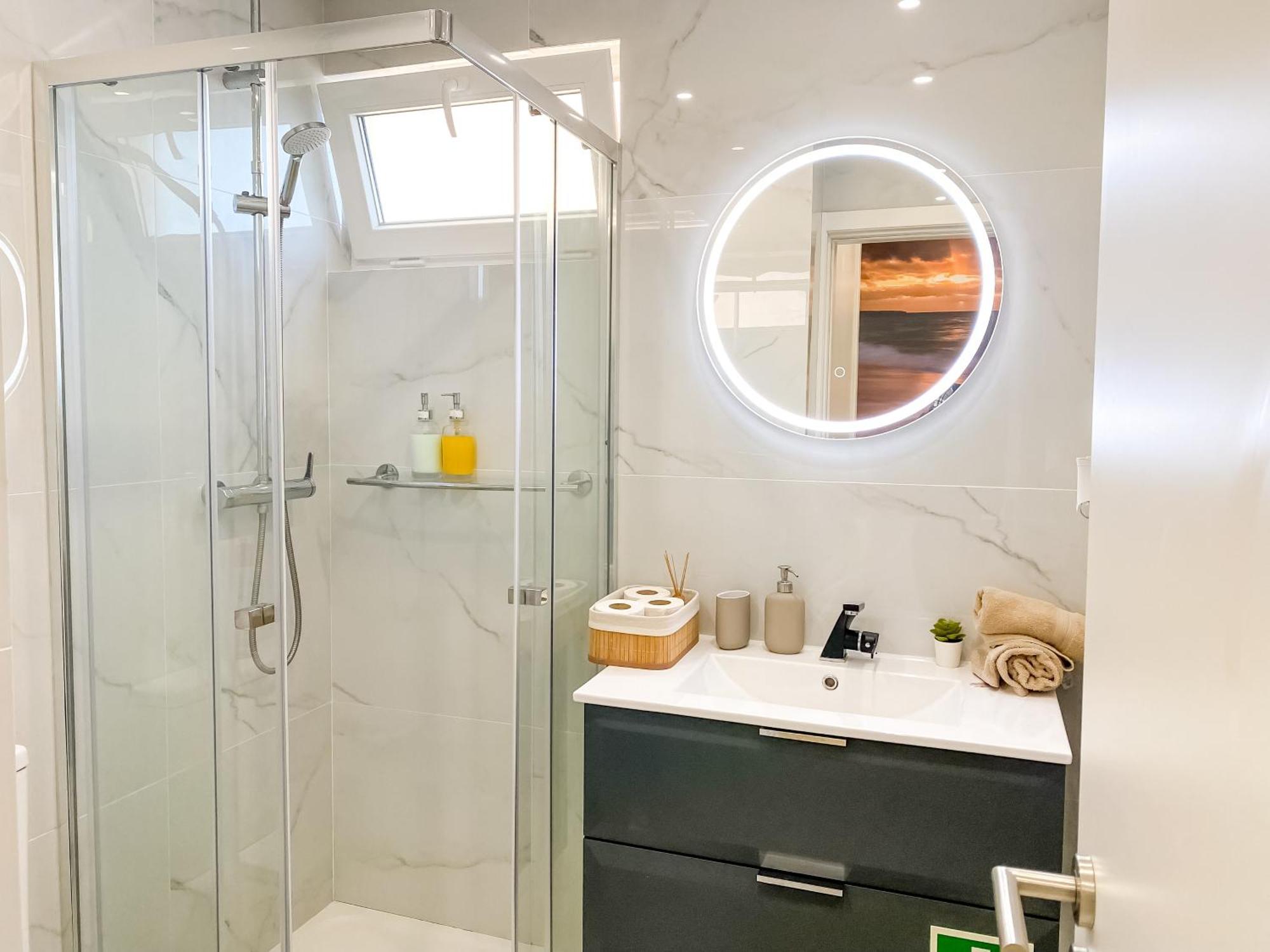 Luxury 2 Min Beach With Balcony, Ocean View, Wifi, Ac, Smarttv ポルティマン エクステリア 写真