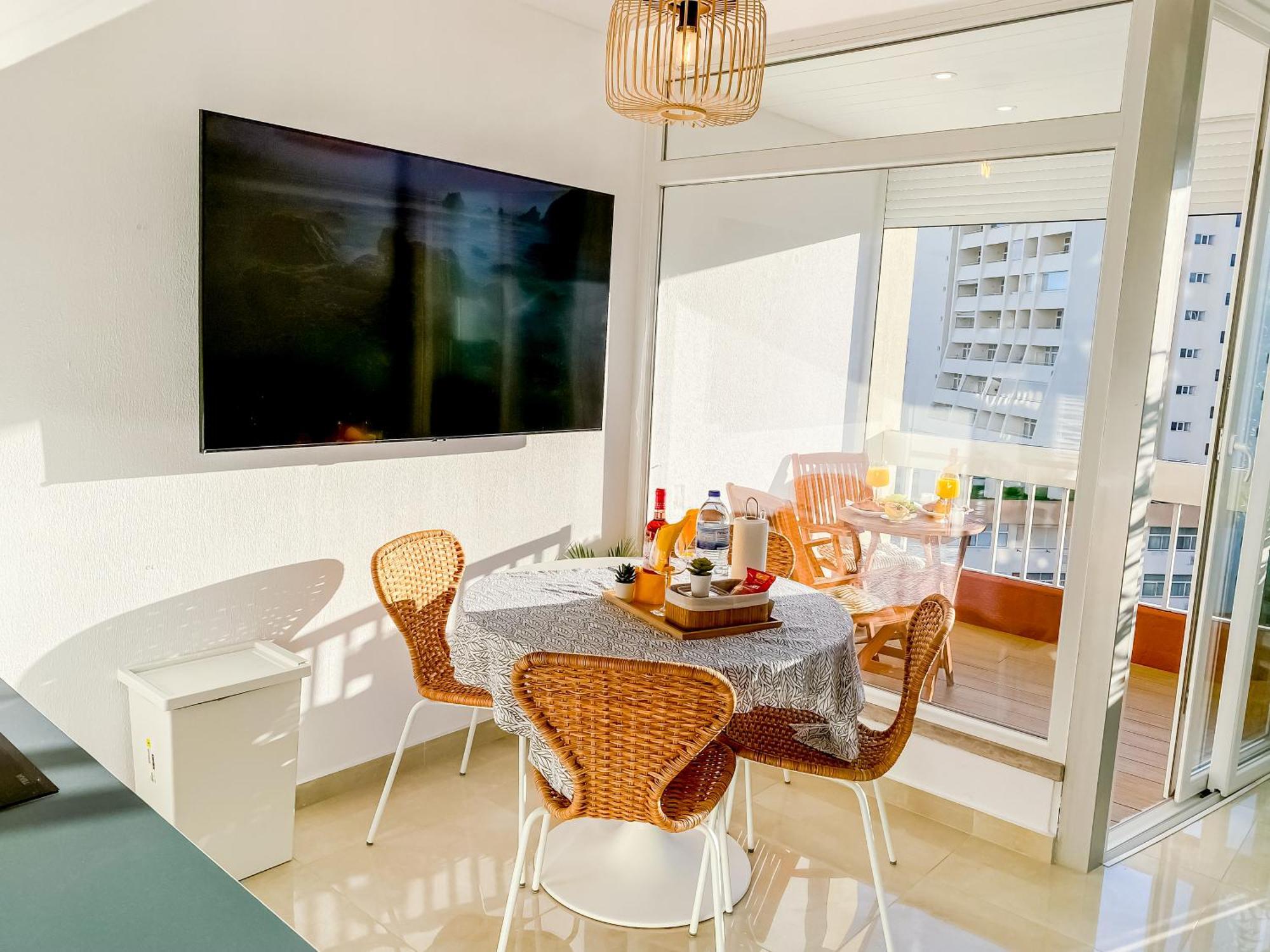 Luxury 2 Min Beach With Balcony, Ocean View, Wifi, Ac, Smarttv ポルティマン エクステリア 写真