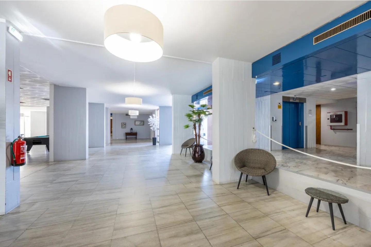 Luxury 2 Min Beach With Balcony, Ocean View, Wifi, Ac, Smarttv ポルティマン エクステリア 写真