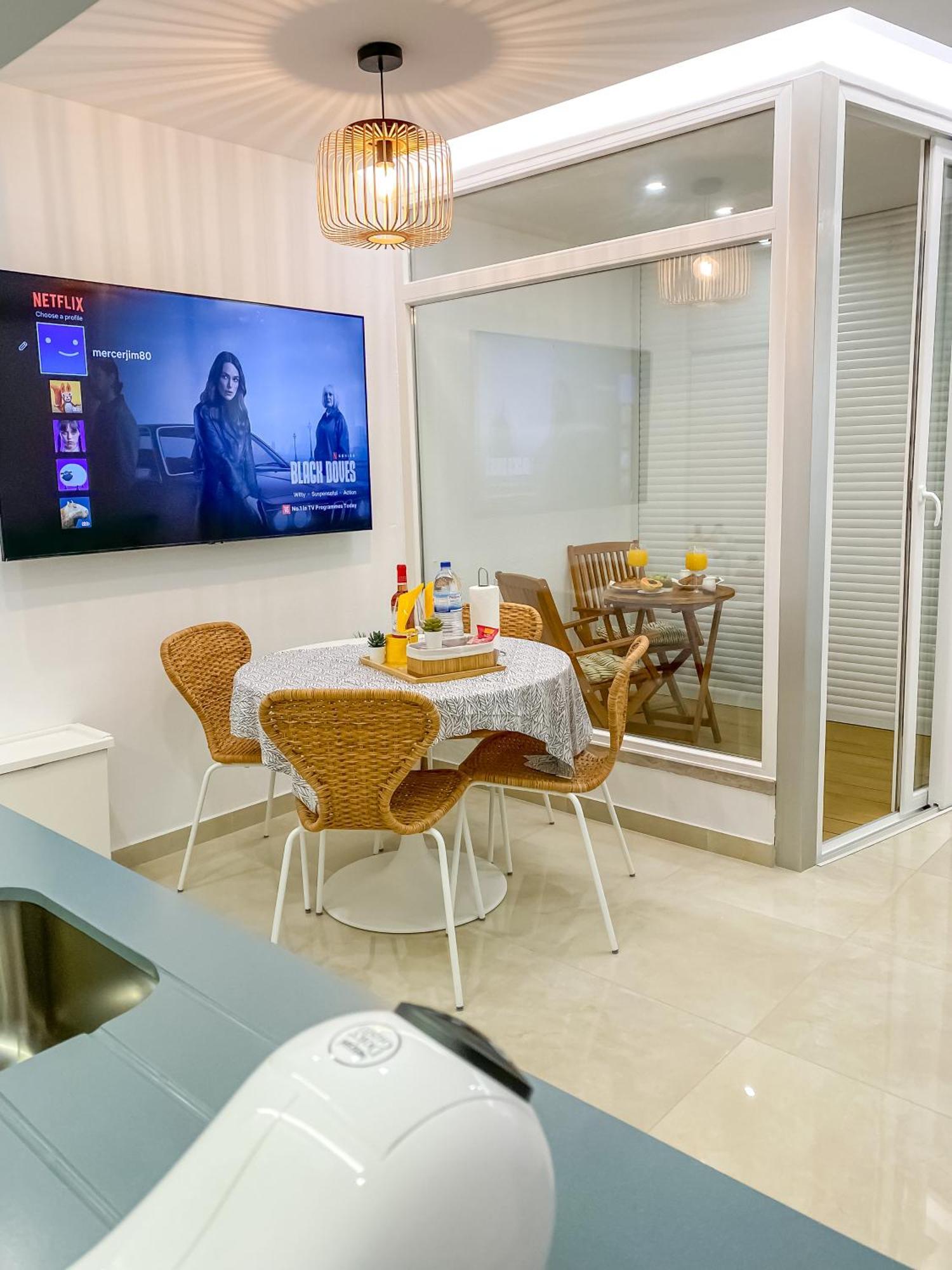 Luxury 2 Min Beach With Balcony, Ocean View, Wifi, Ac, Smarttv ポルティマン エクステリア 写真
